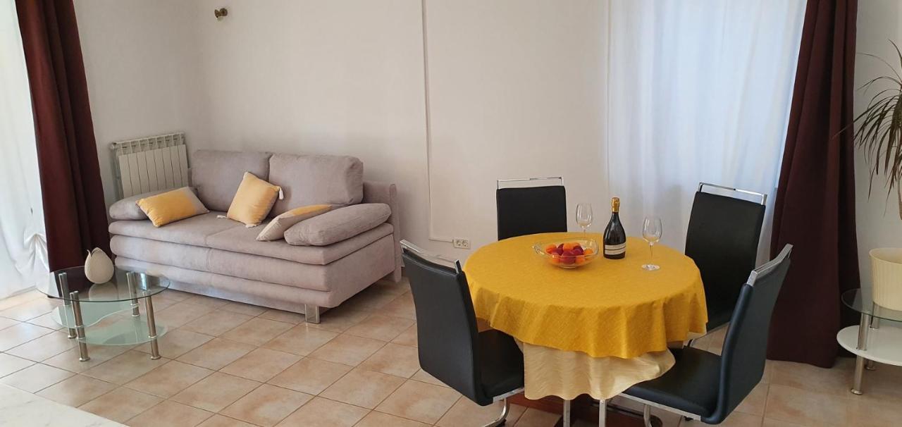 Nevija Apartment Peroj Bagian luar foto